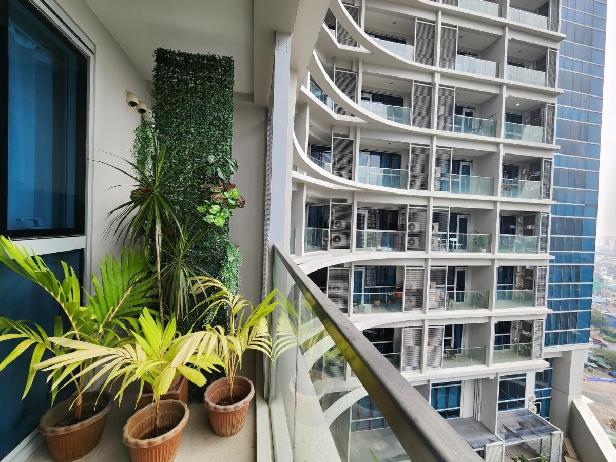 Spacious 7U Homey Unit Steps Away From Uptown Mall And Mitsukoshi Mall Free Parking With Washer Manila Zewnętrze zdjęcie