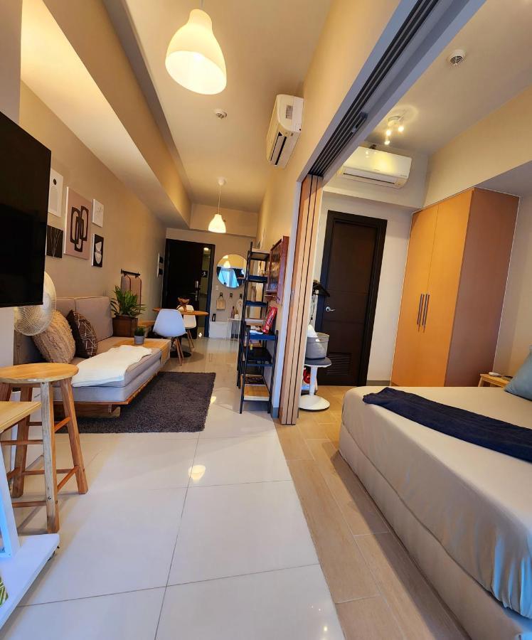 Spacious 7U Homey Unit Steps Away From Uptown Mall And Mitsukoshi Mall Free Parking With Washer Manila Zewnętrze zdjęcie