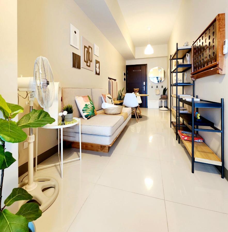 Spacious 7U Homey Unit Steps Away From Uptown Mall And Mitsukoshi Mall Free Parking With Washer Manila Zewnętrze zdjęcie