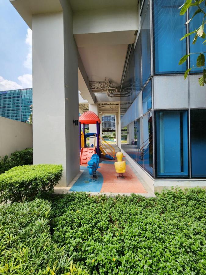 Spacious 7U Homey Unit Steps Away From Uptown Mall And Mitsukoshi Mall Free Parking With Washer Manila Zewnętrze zdjęcie