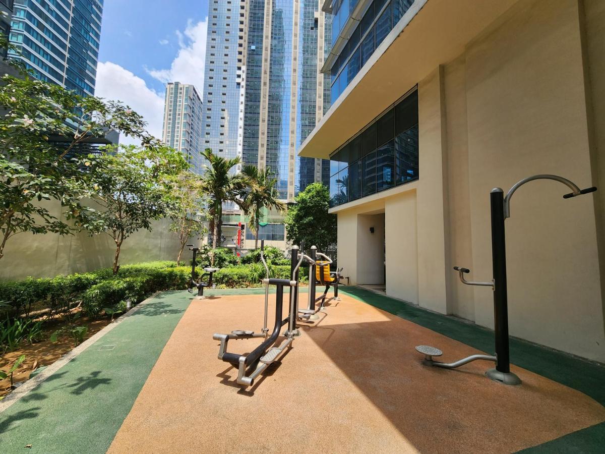 Spacious 7U Homey Unit Steps Away From Uptown Mall And Mitsukoshi Mall Free Parking With Washer Manila Zewnętrze zdjęcie