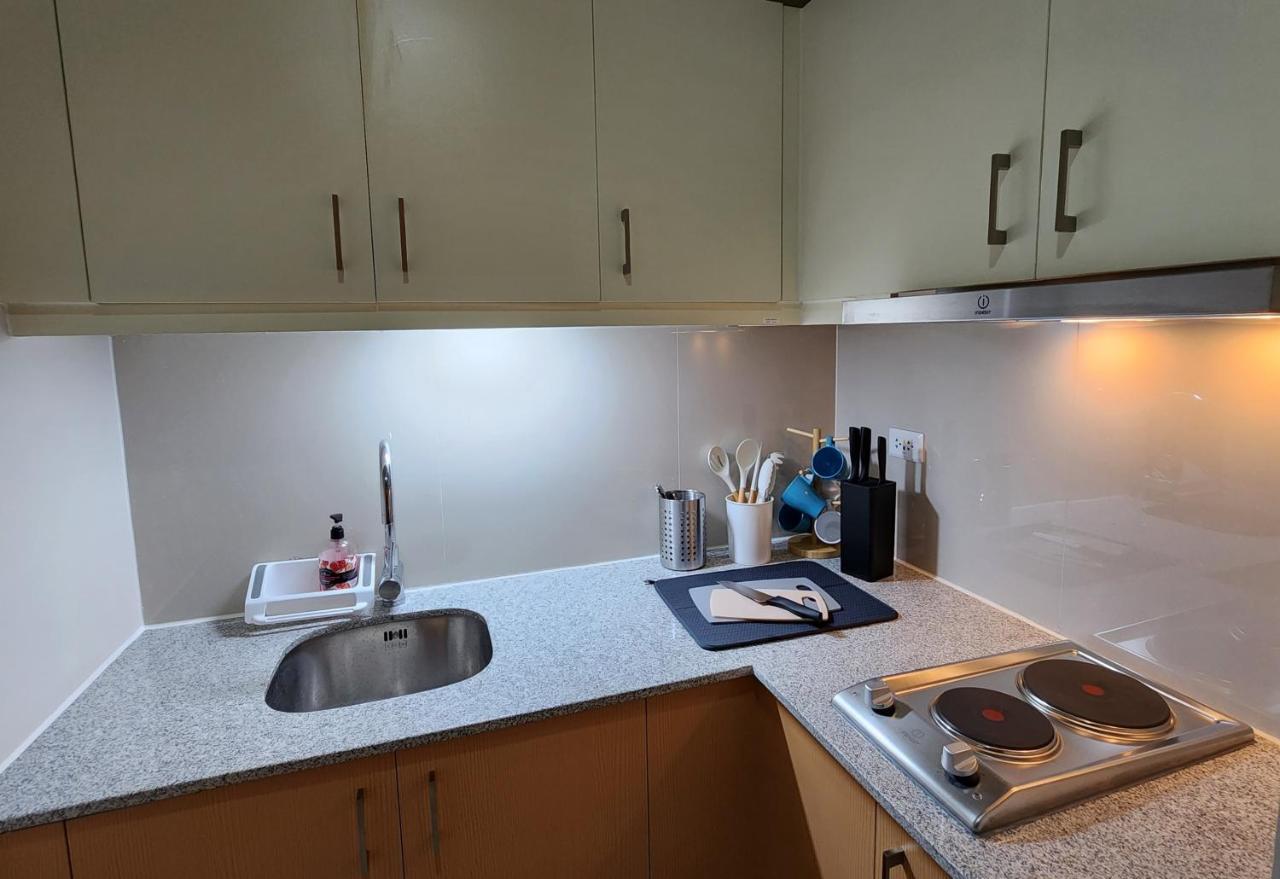 Spacious 7U Homey Unit Steps Away From Uptown Mall And Mitsukoshi Mall Free Parking With Washer Manila Zewnętrze zdjęcie