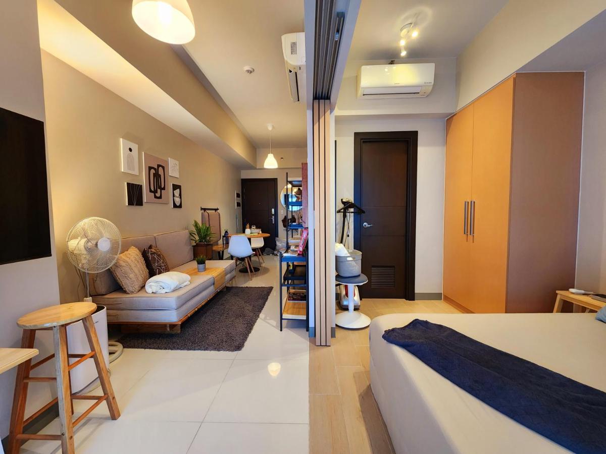 Spacious 7U Homey Unit Steps Away From Uptown Mall And Mitsukoshi Mall Free Parking With Washer Manila Zewnętrze zdjęcie